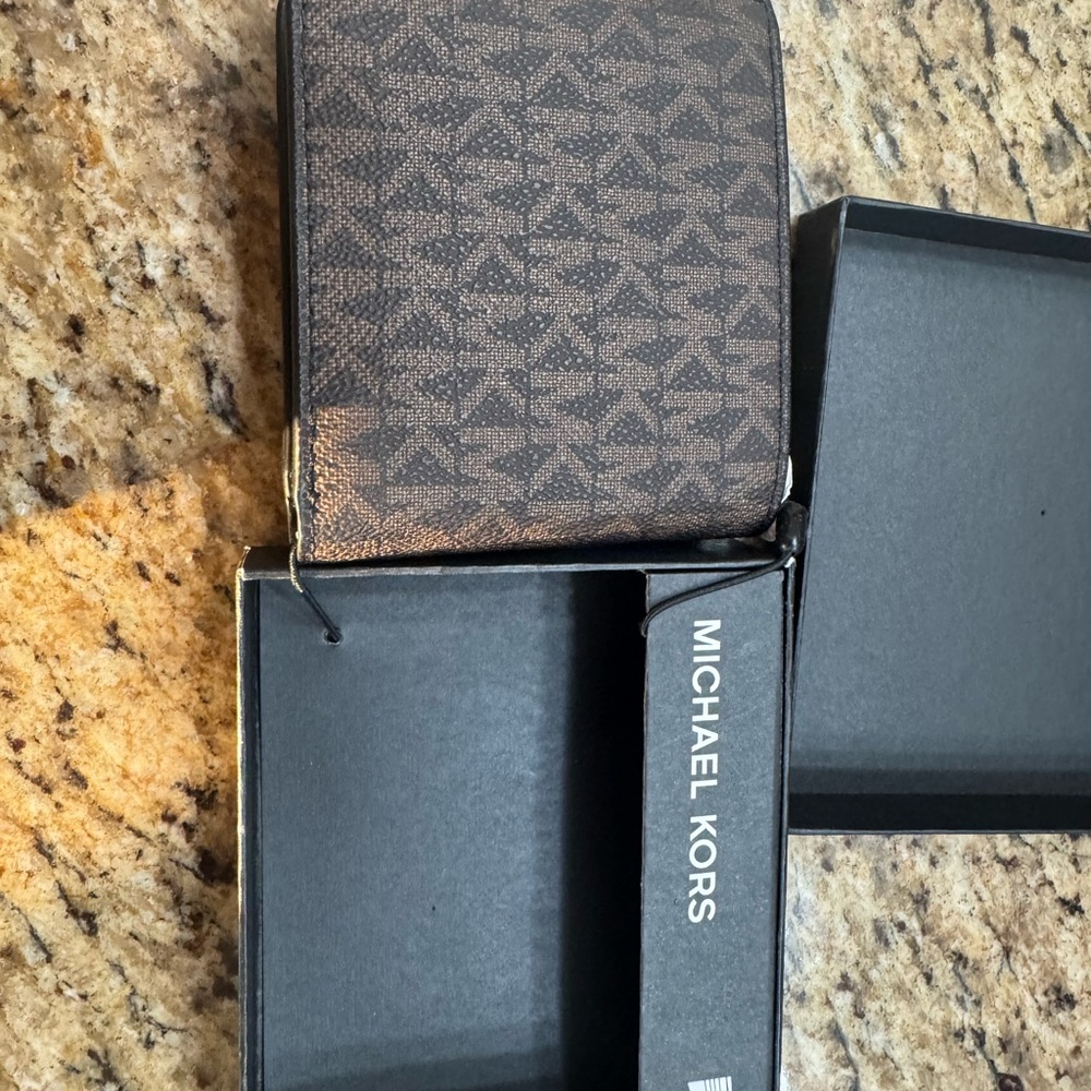 Michael Kors Brown Logo Billfold Wallet NWT - Picture 2 of 6